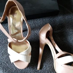 Just Fab SIZE 6 Nude & Cream Heals